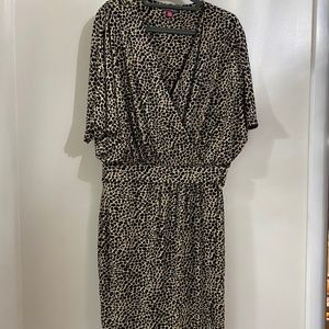 Vince Camuto Sz 10 Leopard Short Sleeve dress